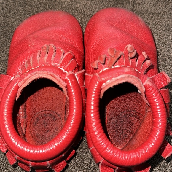 Freshly Picked Fire Engine Moccasin Size 4 - Picture 7 of 9